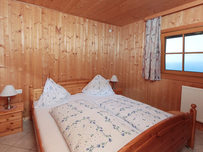 Schlichtes kleines Hotelzimmer