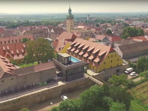 Aufnahme vom Hotel Landgut & Spa Hotel Althof Retz aus der Luft