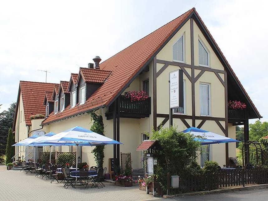Terrasse und Eingangsbereich