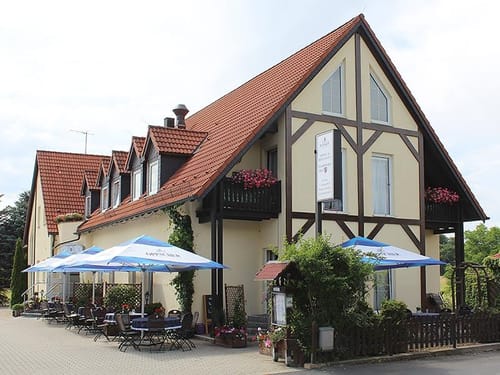 Terrasse und Eingangsbereich