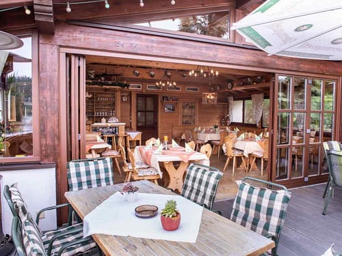 Hotel Terrasse mit Wintergarten