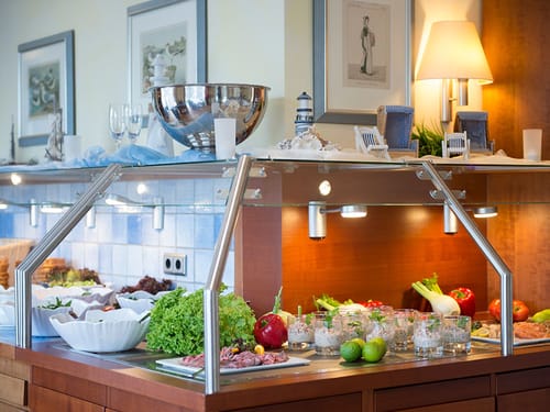 vielfältige Auswahl am Speisenbuffet