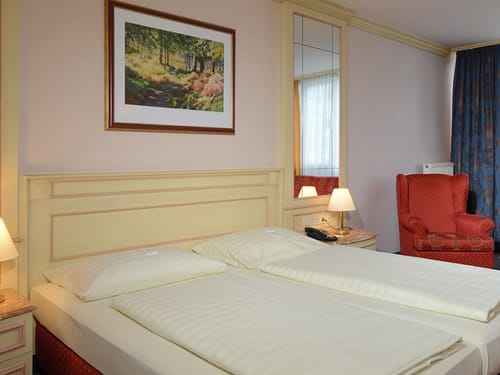 Doppelzimmer mit einer Sitzgruppe