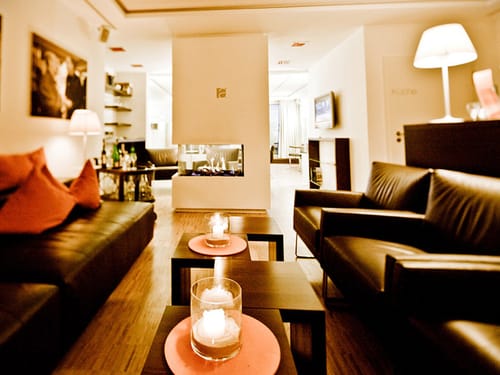 Mehrere Sitzmöglichkeiten in der Lounge
