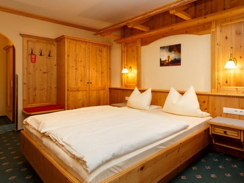 Geräumiges Zimmer im Landhausstiel