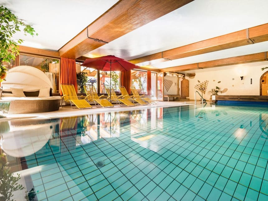 Wellnessbereich mit Pool