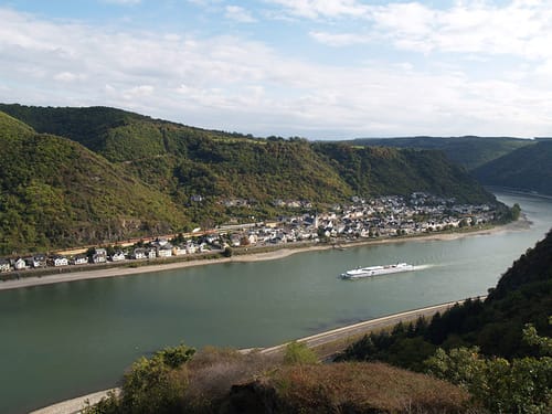 Luftaufnahme des Rheins