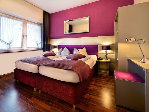 hell und freundlich eingerichtetes Doppelzimmer mit Twinbett