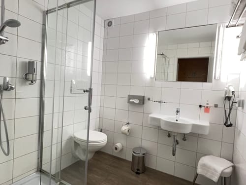 Geräumiges Bad