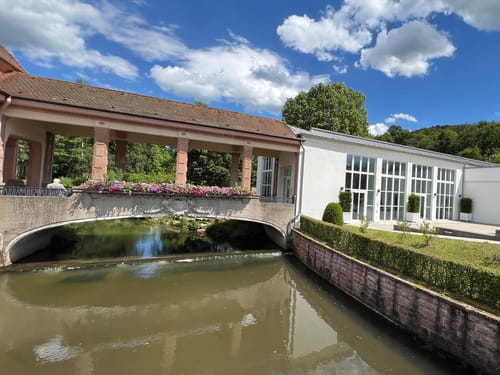kleine Brücke am Hotel