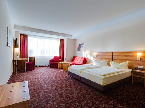 Doppelzimmer mit Sitzmöglichkeiten