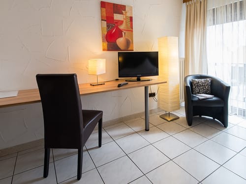 Sitzmöglichkeiten im Hotelzimmer