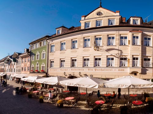 Hotel am Tag von Aussen