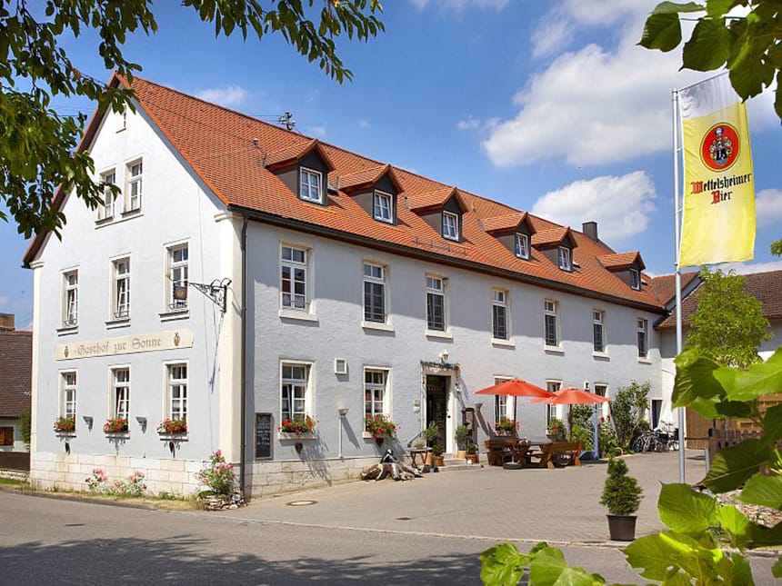 Ansicht Hotel bei Sonnenschein