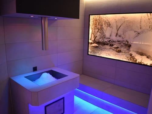 Eisbrunnen im Wellness und Saunabereich