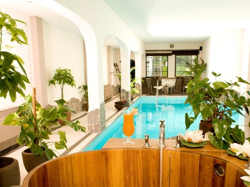 Wellnessbereich mit Schwimmbad