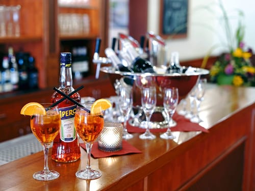 Bar mit verschiedenen Getränke