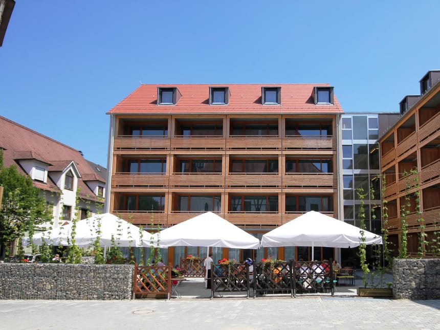 Aussenansicht bei Sonnenschein