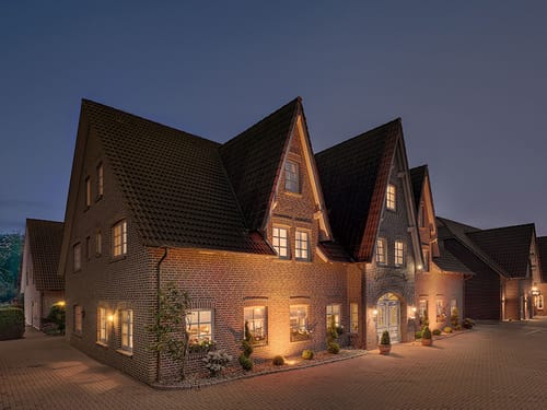 Aussenansicht am Abend Romantik Hof Greetsiel