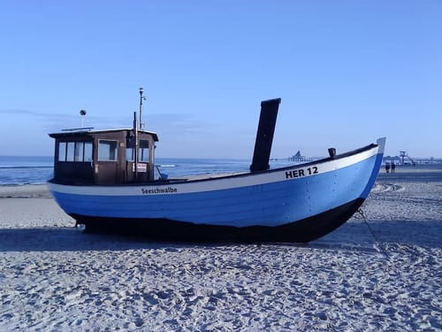 Schiff am Strand