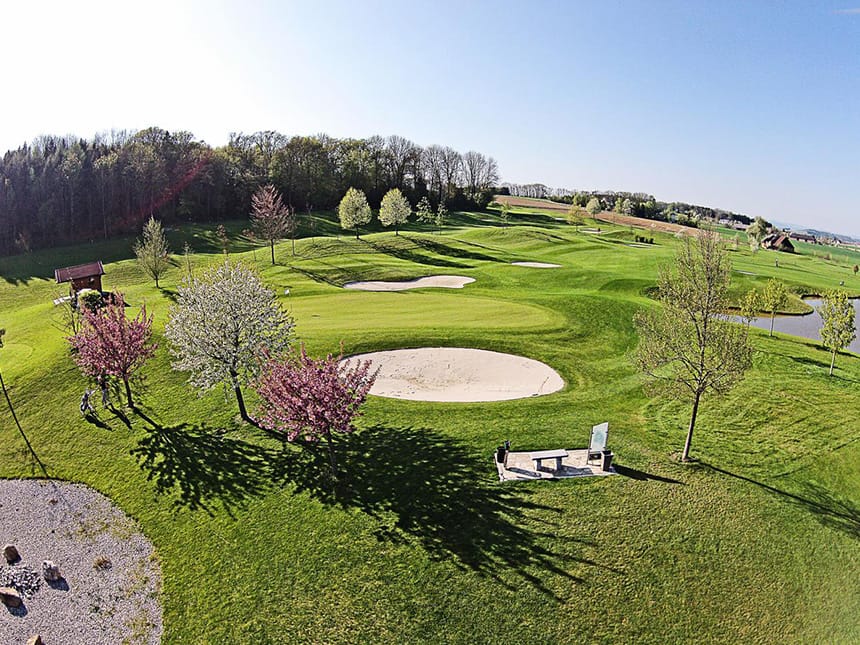 Golfplatz bei Sonnenschein
