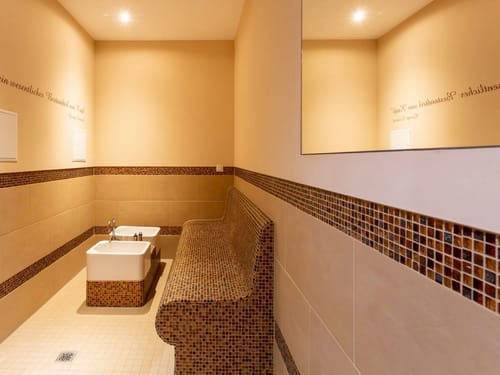 Kneipp Becken im Wellnessbereich