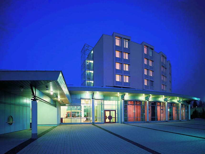 Aussenansicht am Abend des Best Western Plus Palatin