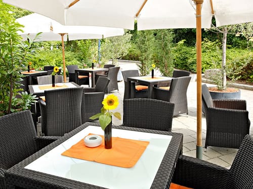 Hotel Terrasse bei Sonnenschein