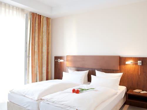 Kleines Zweibettzimmer