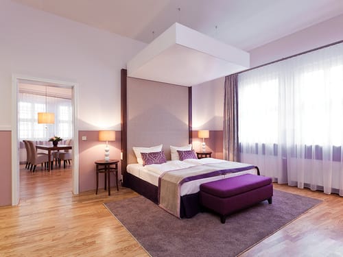 Modernes, großes Doppelzimmer