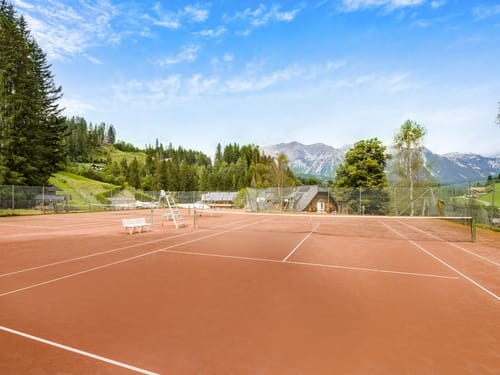 Tennisplatz auf dem Hotelgelände