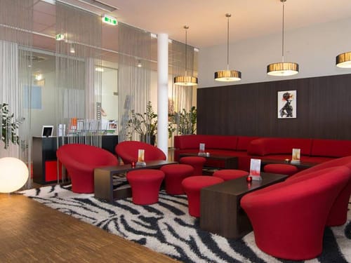 verschieden Sitzmöglichkeiten in der Lounge