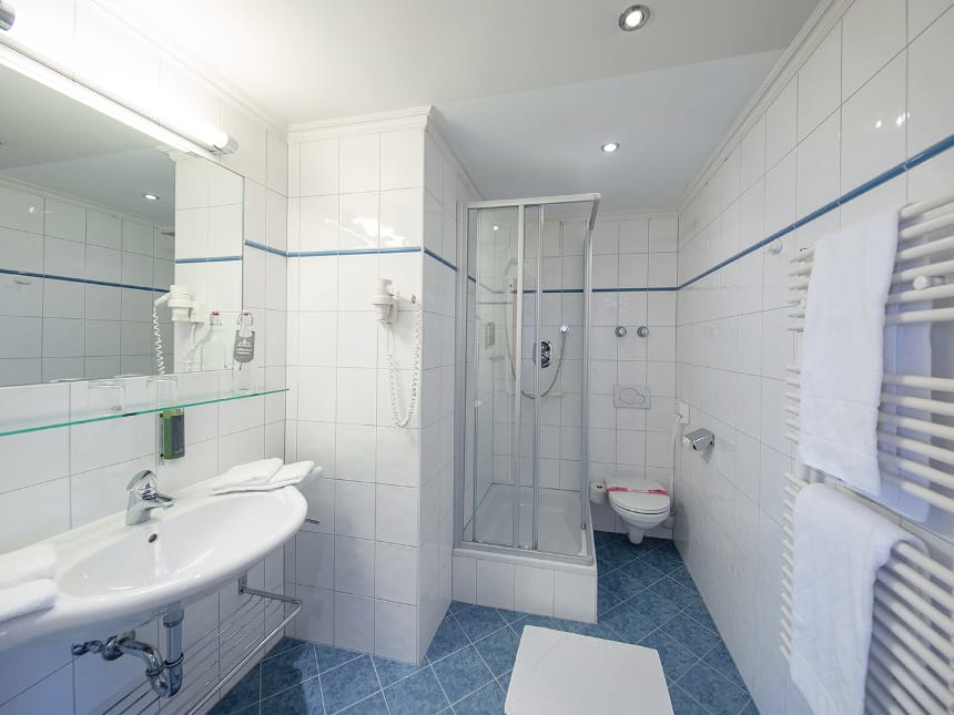 Großes Badezimmer