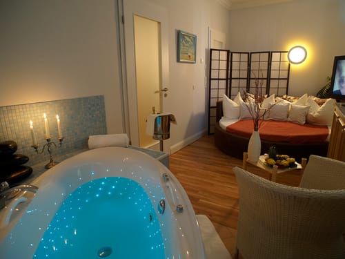 Whirlpool im Wellnessbereich
