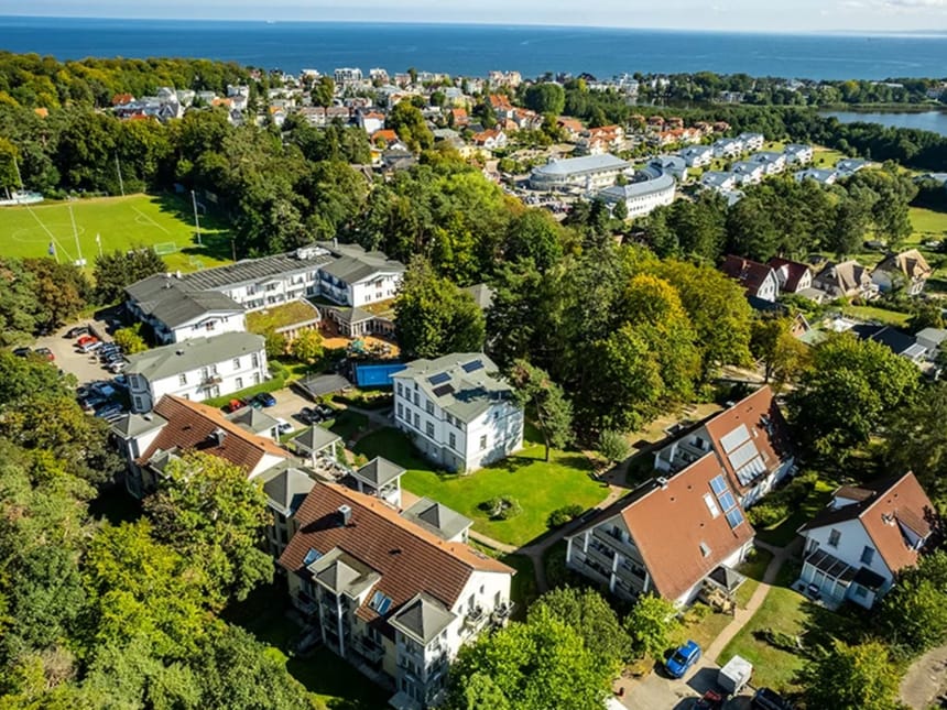 Panoramafoto aus der Luft vom Hotel Villen im Park