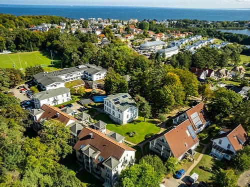 Panoramafoto aus der Luft vom Hotel Villen im Park