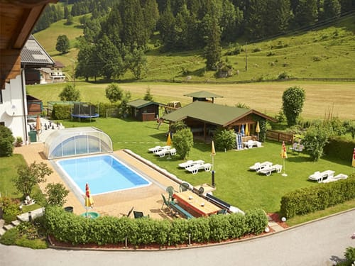 großer Garten mit Hptelpool