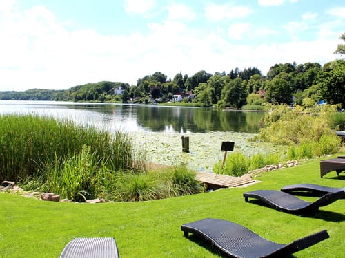 Liegewiese am See