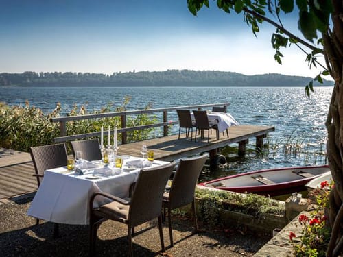 Terrasse am See gelegen
