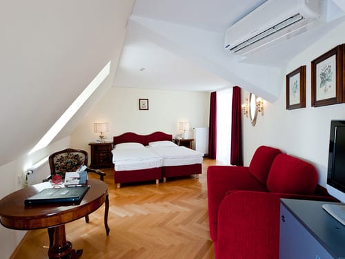 gemütliches Doppelzimmer im Dachgeschoss