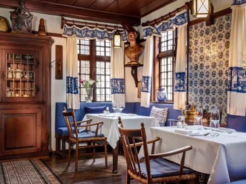 gemütlich und rustikal eingerichtetes Restaurant