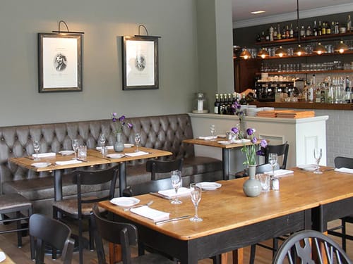 Bar mit Restaurantbereich