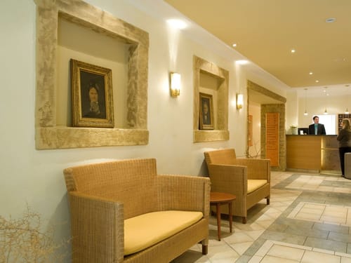Große Hotellobby