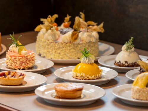 verschiedene Köstlichkeiten am Dessertbuffet