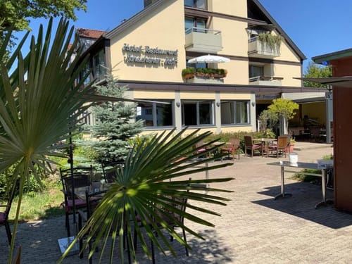 Hotel-Restaurant Gästehaus Hof – Terrasse und Außenbereich im Sommer