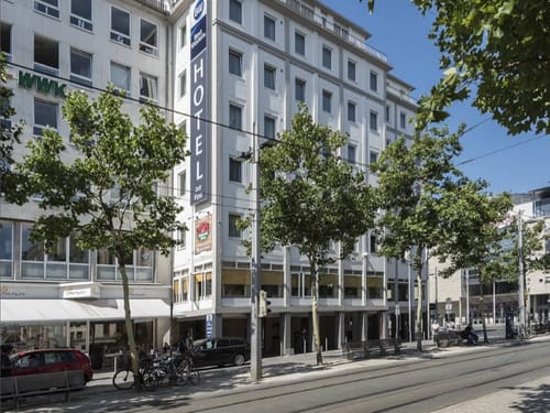 Hotel von Aussen