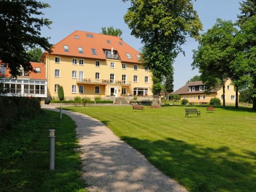 Ansicht Garten und Haupthaus