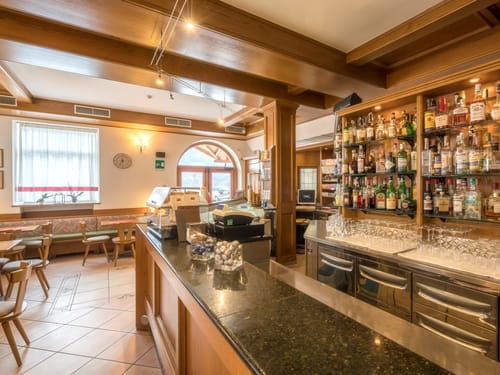 Sitz und Thekenbereich in der Gaststube