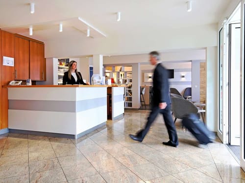 Kleine Rezeption im Hotel