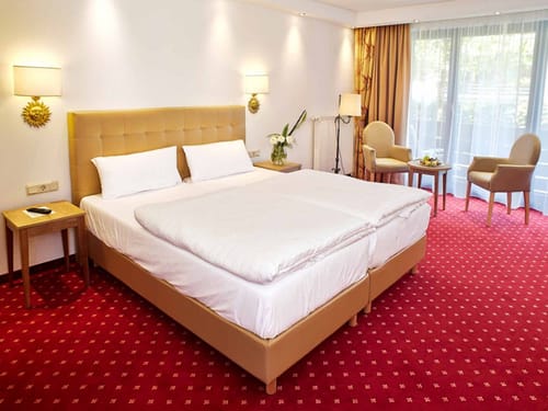Geräumiges Doppelzimmer mit Balkon